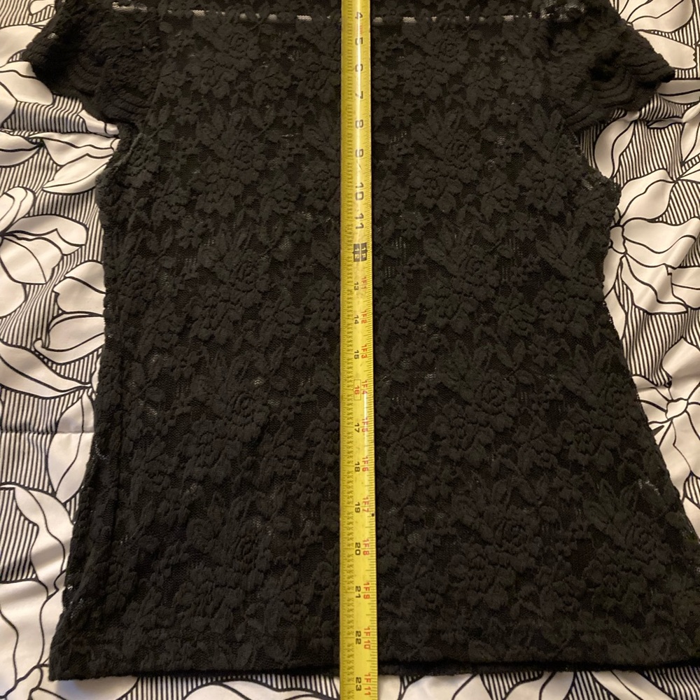 Woman’s lace top size large - Picture 8 of 10